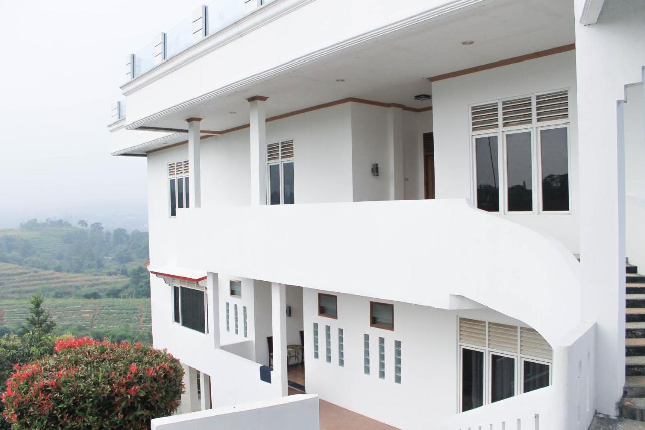 Villa Bukit Berkat Богор Екстериор снимка