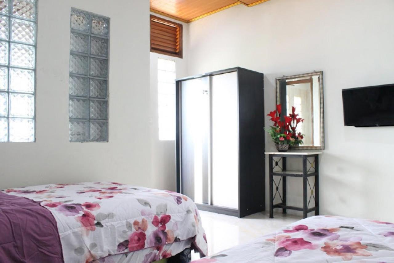 Villa Bukit Berkat Богор Екстериор снимка